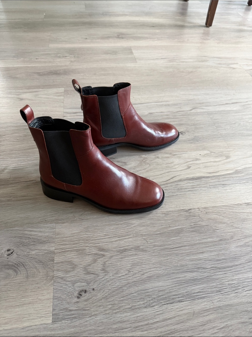 Vagabond Burnt Red Leather Chelsea Booties